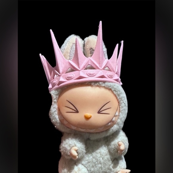 3D printed crown for Labubu ( doll not included ) - Picture 3 of 4